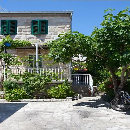 Casa Varos Apartment